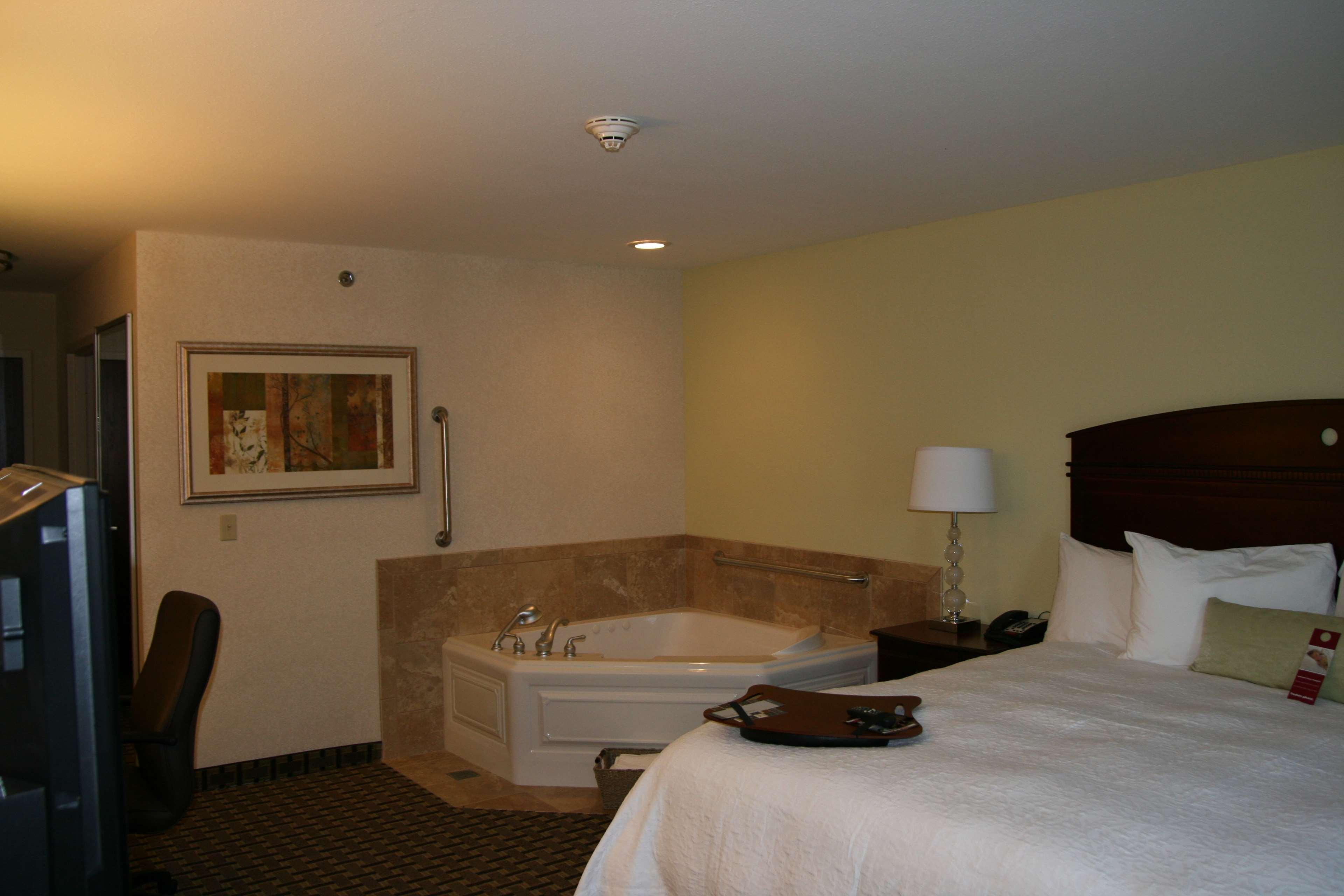 Hampton Inn & Suites Cleveland-Ментор Номер фото
