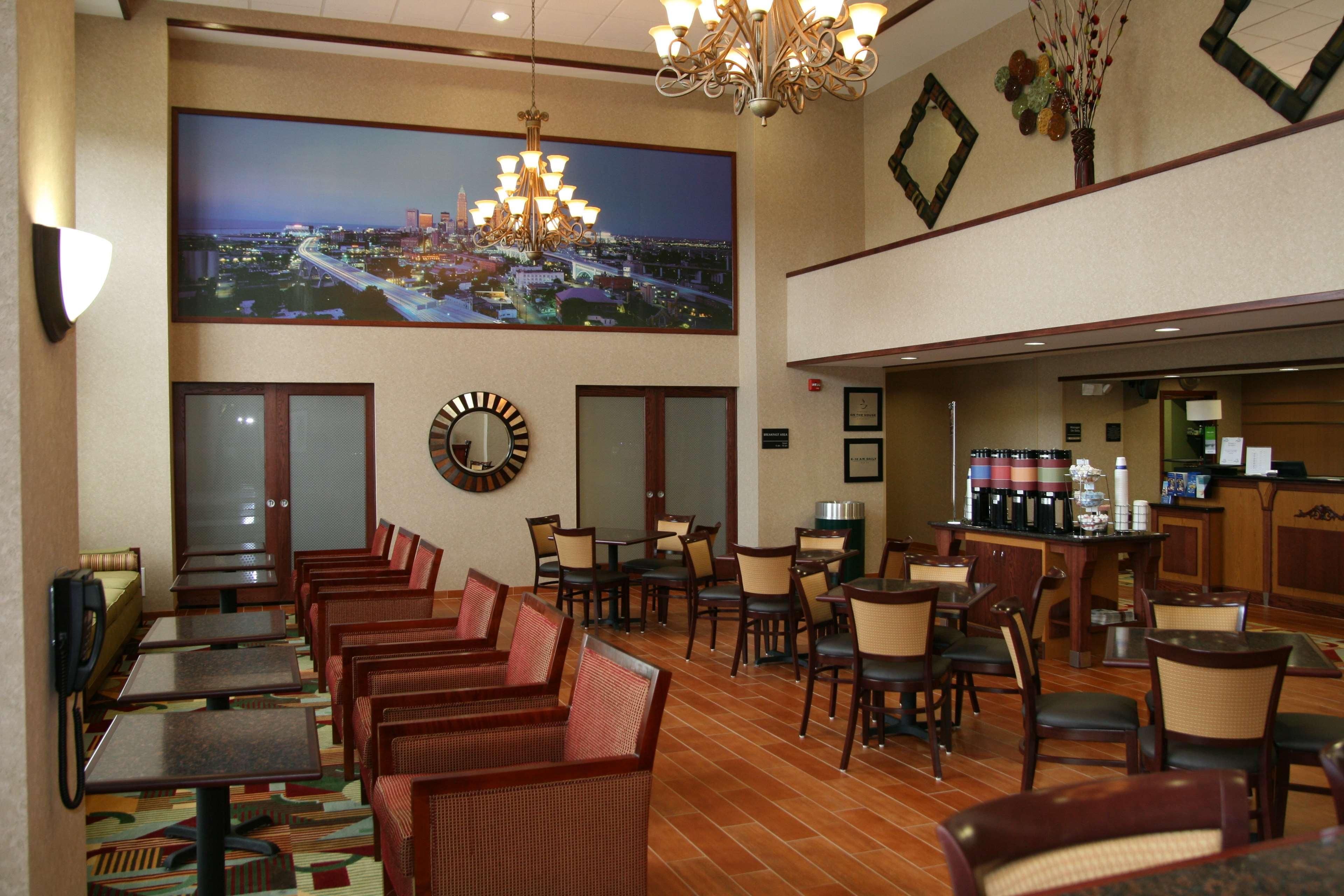 Hampton Inn & Suites Cleveland-Ментор Ресторан фото